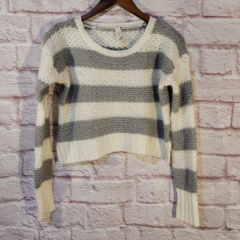 Aeropostale Gray & White Open Knit Crotchet Cropped Sweater